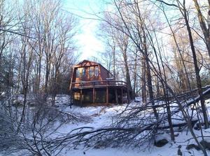 Teehouse lovenest in snow s300