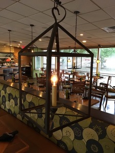 Metal carriage hangling lamp with single candelabra bulb s300